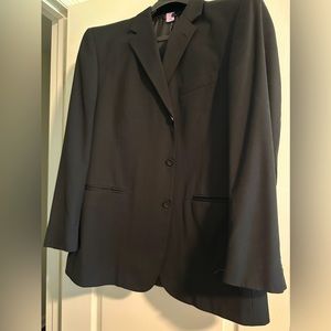 J. Ferrar Men’s suit black. size46 R pants are 38/ 30 with cuffs